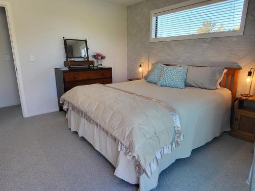 Relax on Reservoir in Oamaru, New Zealand