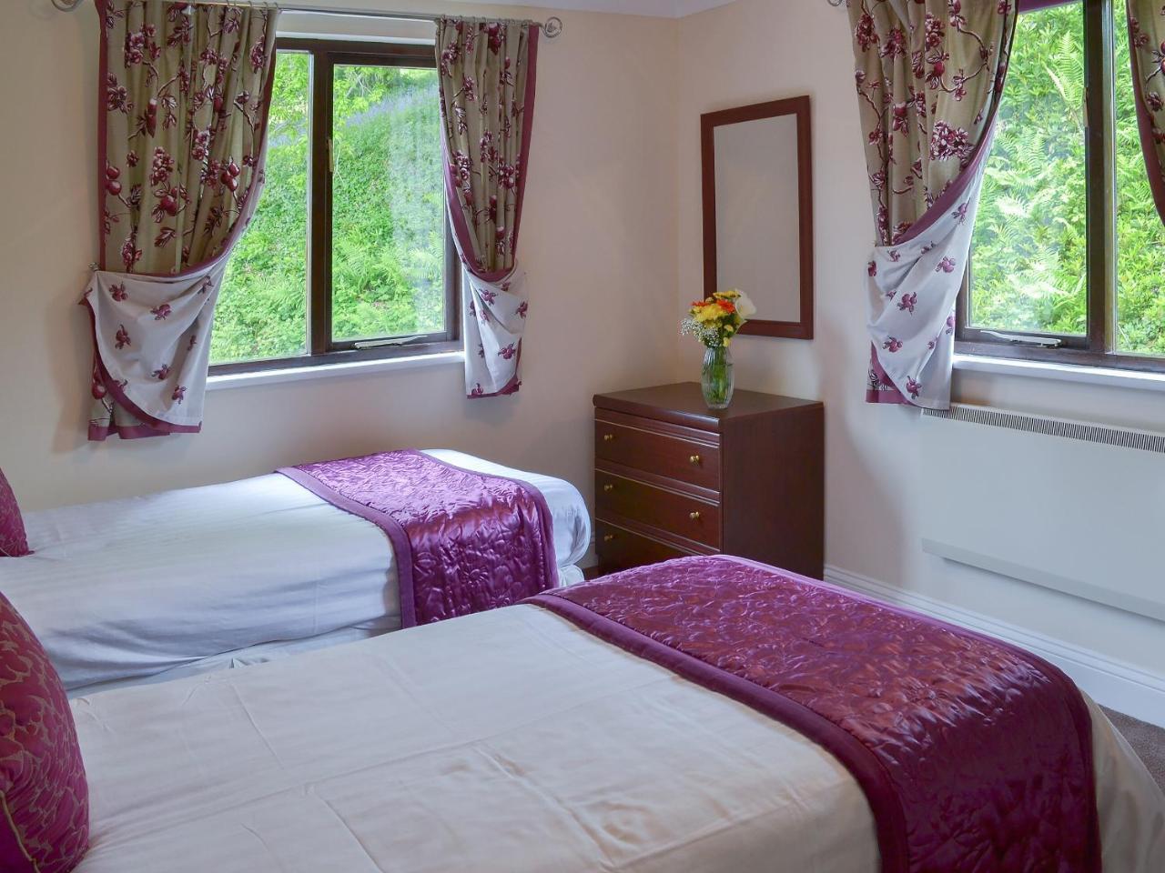 Lake View Cottage Cv7103 — 4-Star Luxury Hotel in Liskeard, United Kingdom