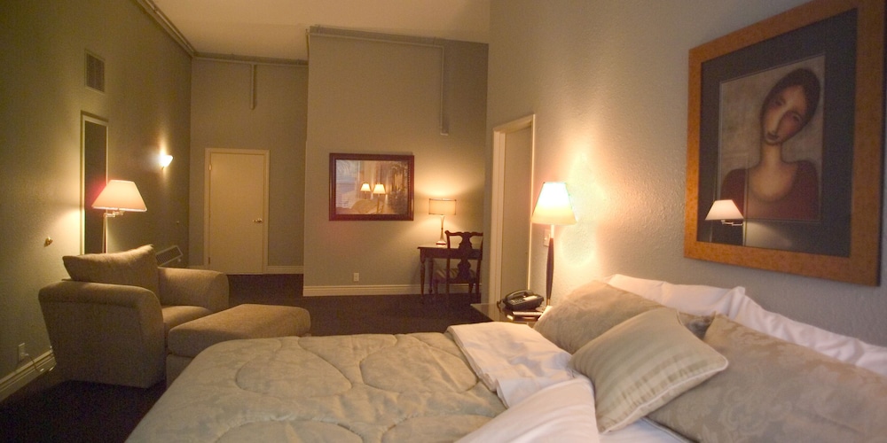 Tremont Inn on Main - photo 11