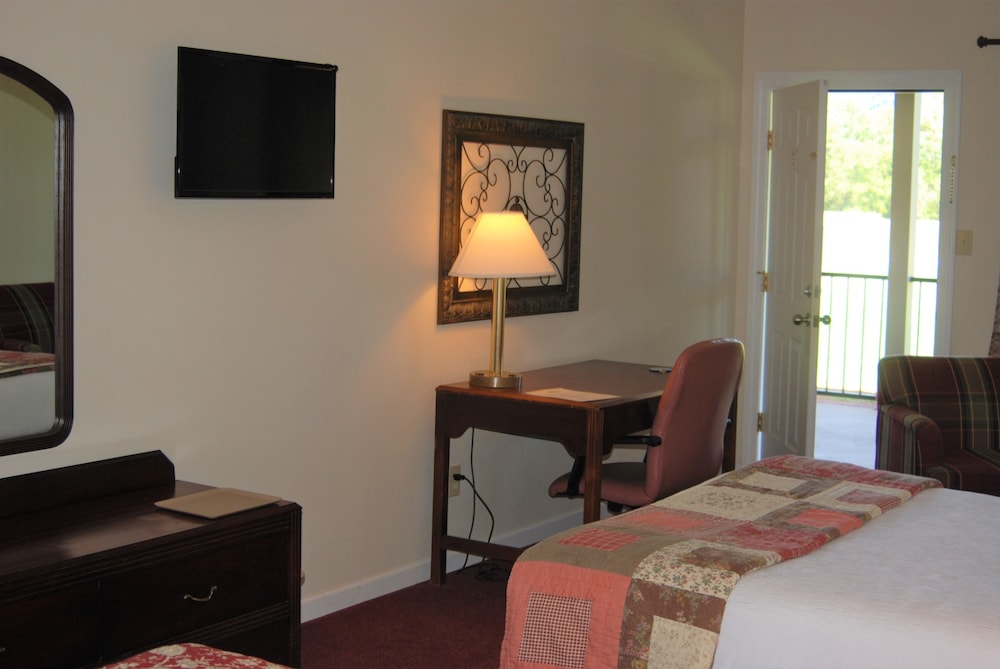 The Golf Inn at QC Resort and RV - photo 5