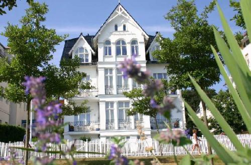 Villa Fortuna mit Meerblick in Ban — 4-Star Luxury Hotel in Seebad Bansin, Germany