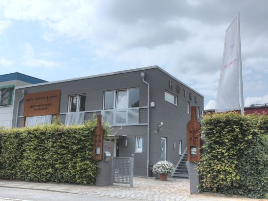 Wine Coffee & More All Suite Hotel — hotel in Wandsbek