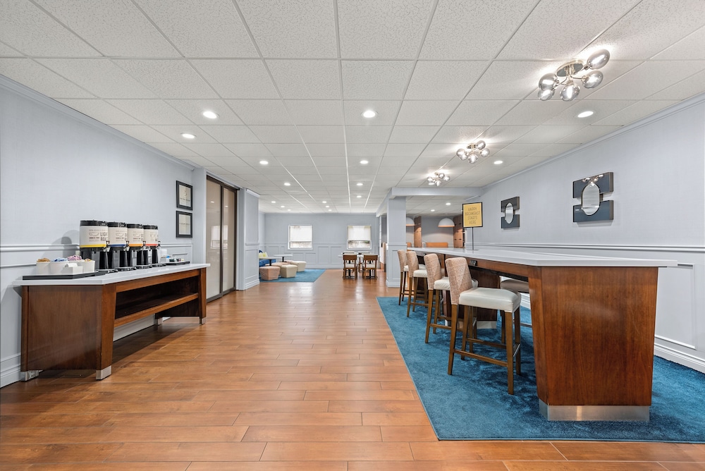 Hampton Inn Bordentown - photo 26