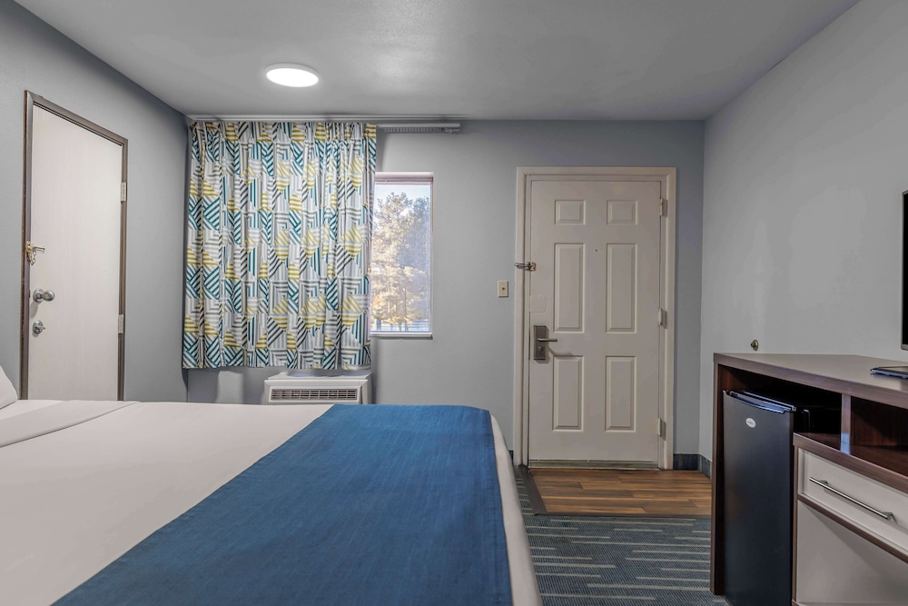 Days Inn & Suites by Wyndham Flagstaff Near University - photo 17