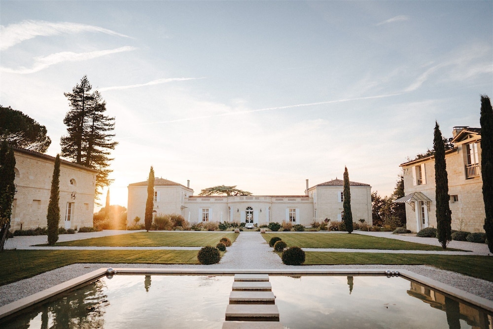 Château Gassies — 4-Star Luxury Hotel in Latresne, France