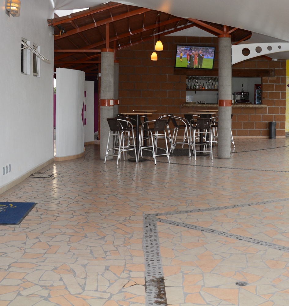 Poolside bar
