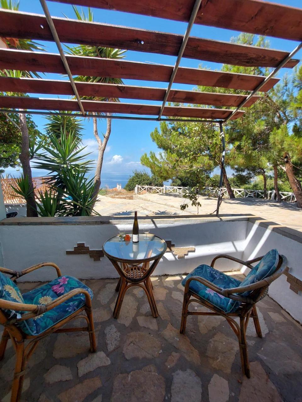 Apartment 800m from Koumeika Samos — 4-Star Luxury Hotel in Marathokampos, Greece