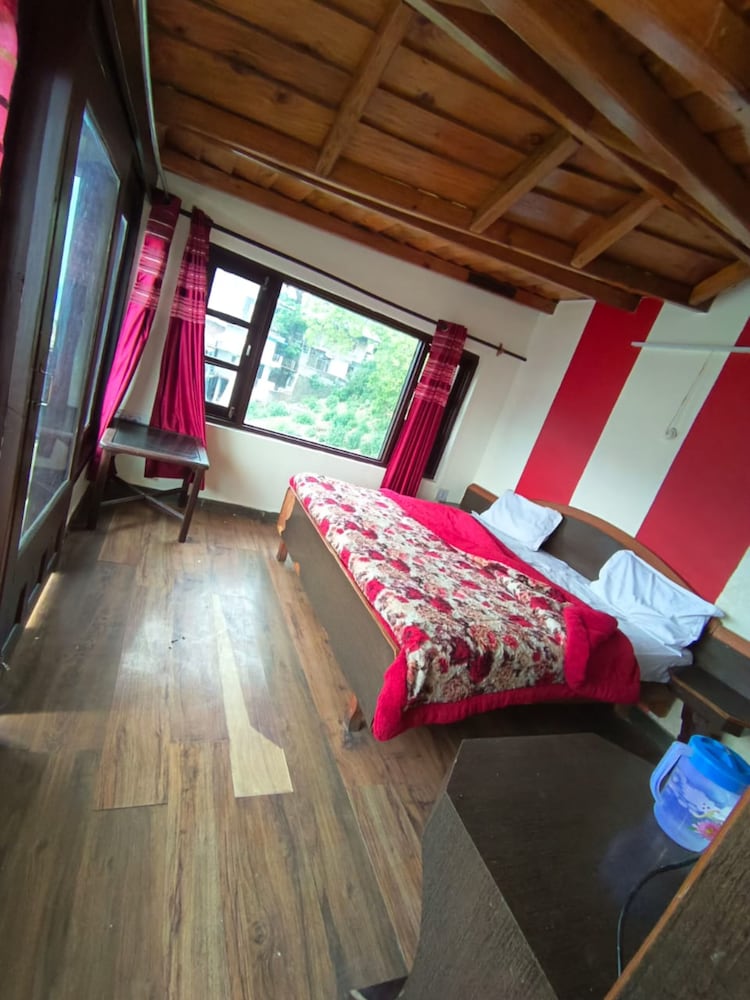 Goroomgo - carbon neutral hotel in Naini Tal