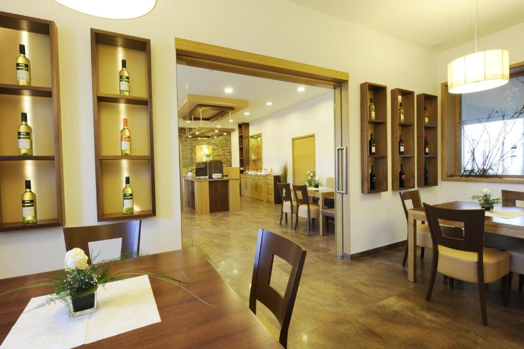 Pension Zur Sonne — 4-Star Luxury Hotel in Illmitz, Austria