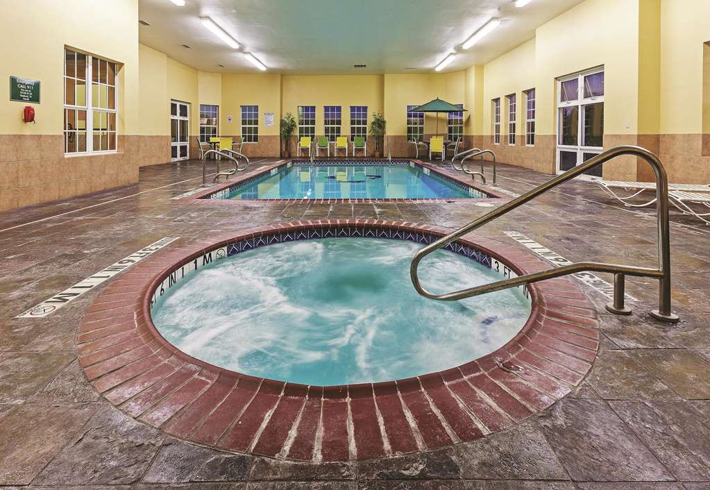 La Quinta Inn & Suites by Wyndham Eastland - photo 7