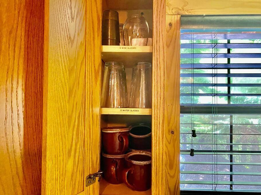 Good Life Cabin 2 — 4-Star Luxury Hotel in Bryson City, United States