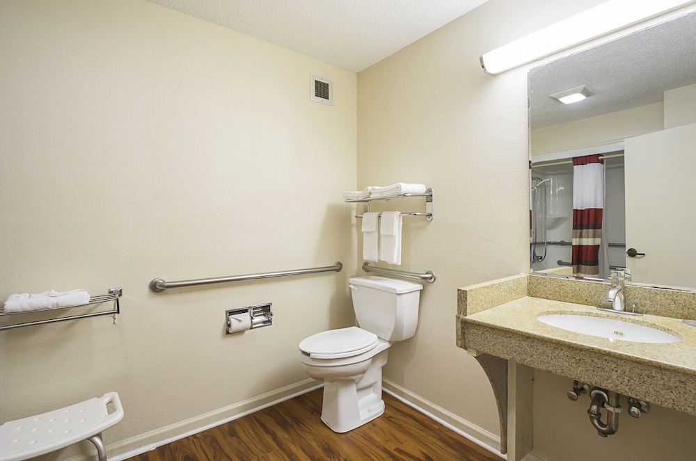 Red Roof Inn & Suites Scottsboro - photo 31