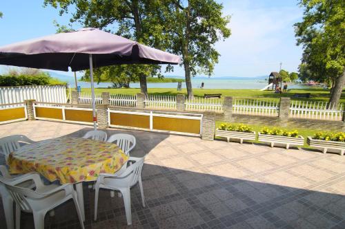 Margaréta Apartmanház — 4-Star Luxury Hotel in Balatonboglar, Hungary