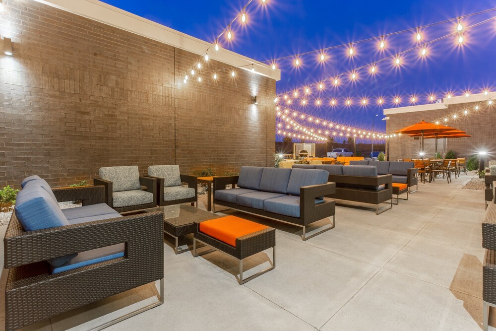 Holiday Inn & Suites Cedar Falls Waterloo Event Ctr by IHG - photo 17
