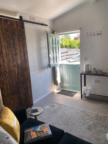Self contained Framlingham Snug Private Parking no cooking facilities — 4-Star Luxury Hotel in Framlingham, United Kingdom