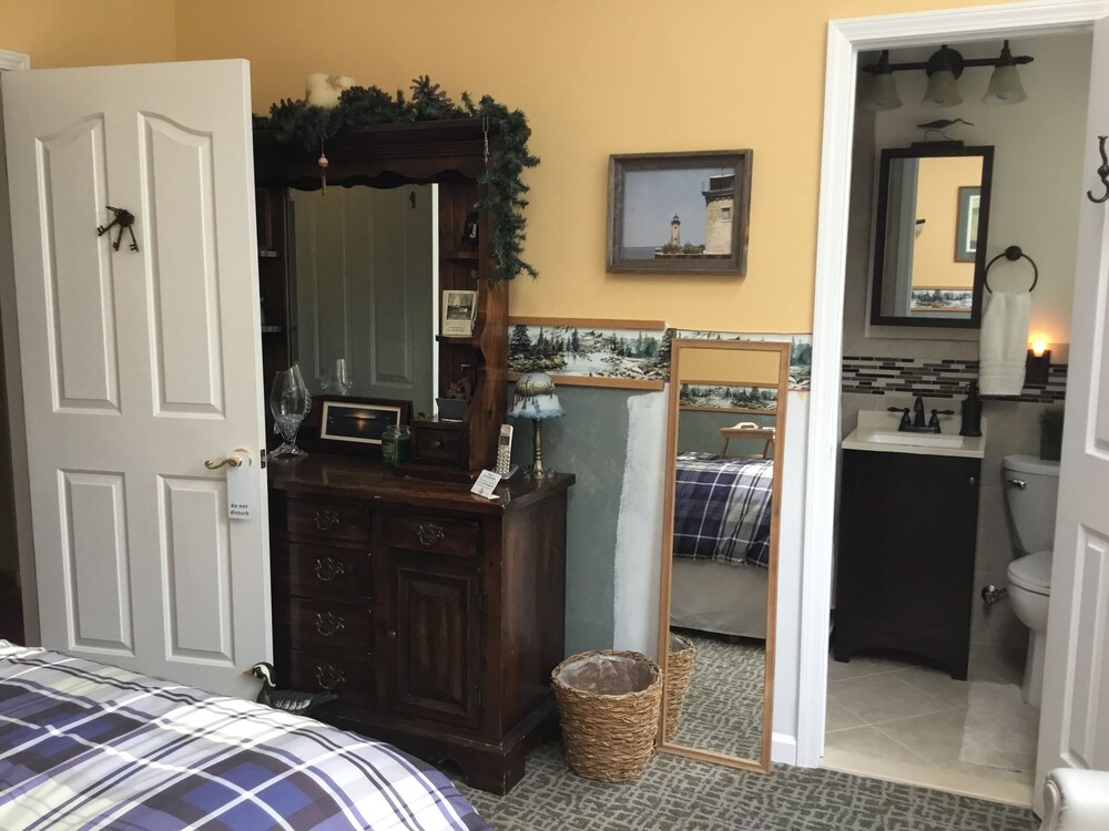 The Harsens Island Getaway Resort - photo 16