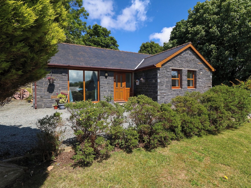 Tŷ Gareg — 4-Star Luxury Hotel in Gaerwen, United Kingdom