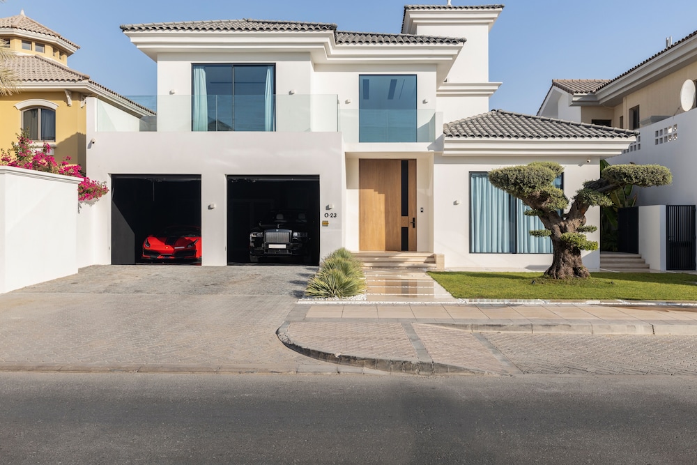 Palm Paradise 5BR Villa Infinity Pool — 5-Star Luxury Hotel in Dubai, United Arab Emirates