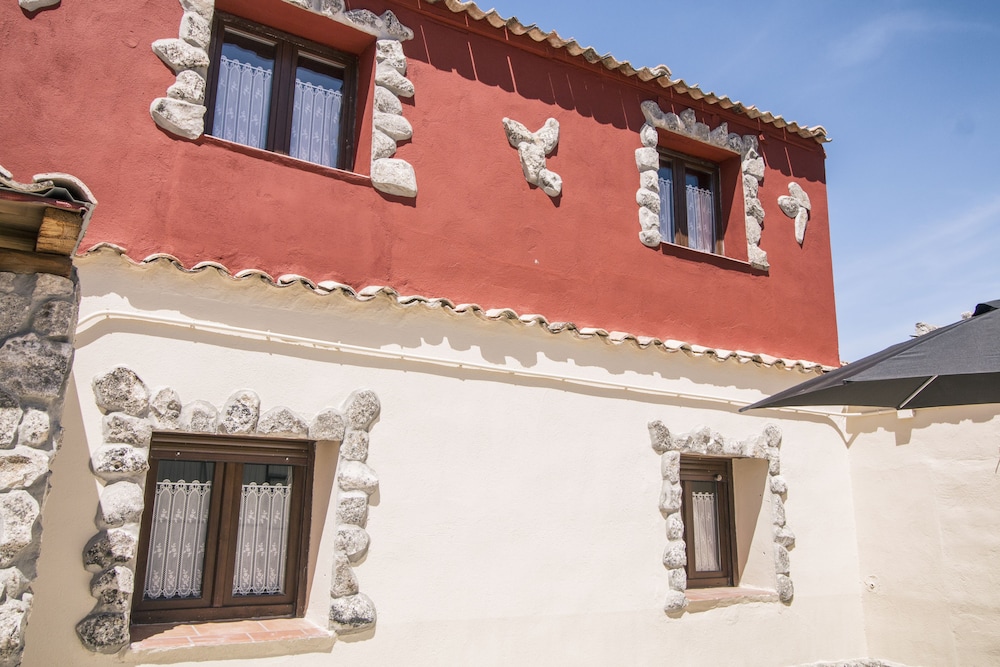 Casas La Muralla De Bodegas Marcos - carbon neutral hotel in Penafiel