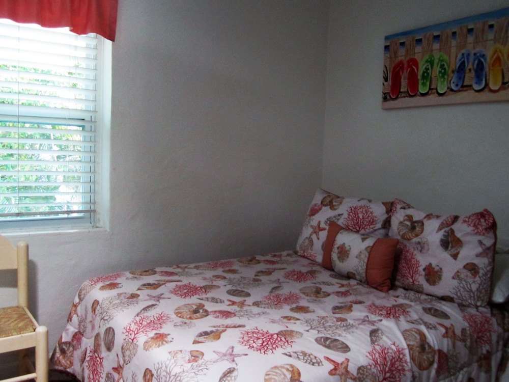 Tropical Winds Motel & Cottages - photo 10