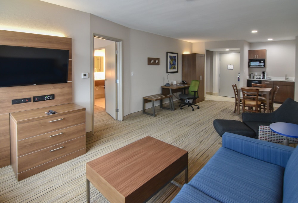 Holiday Inn Express & Suites Indianapolis Northwest by IHG - photo 12