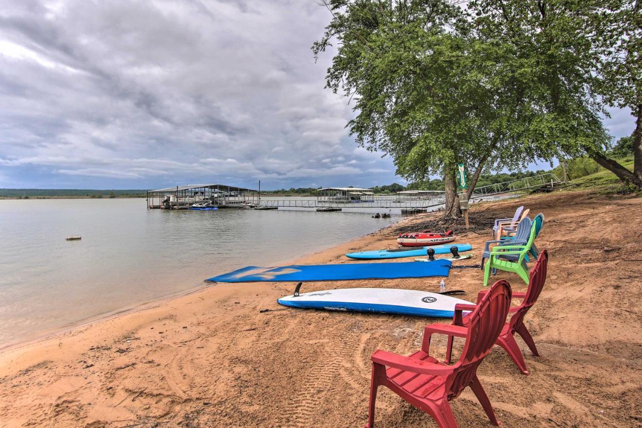 Lakefront Home with Private Beach Access — 4-Star Luxury Hotel in Eufaula, United States