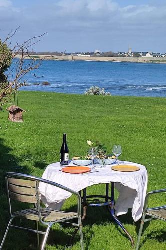 Villa Acces Direct A La Mer Liliy the sea — 4-Star Luxury Hotel in Port-Louis, France