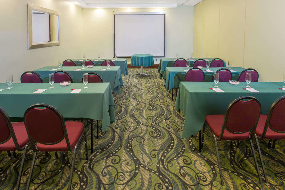 Ramada by Wyndham Hialeah Miami Airport North - photo 18