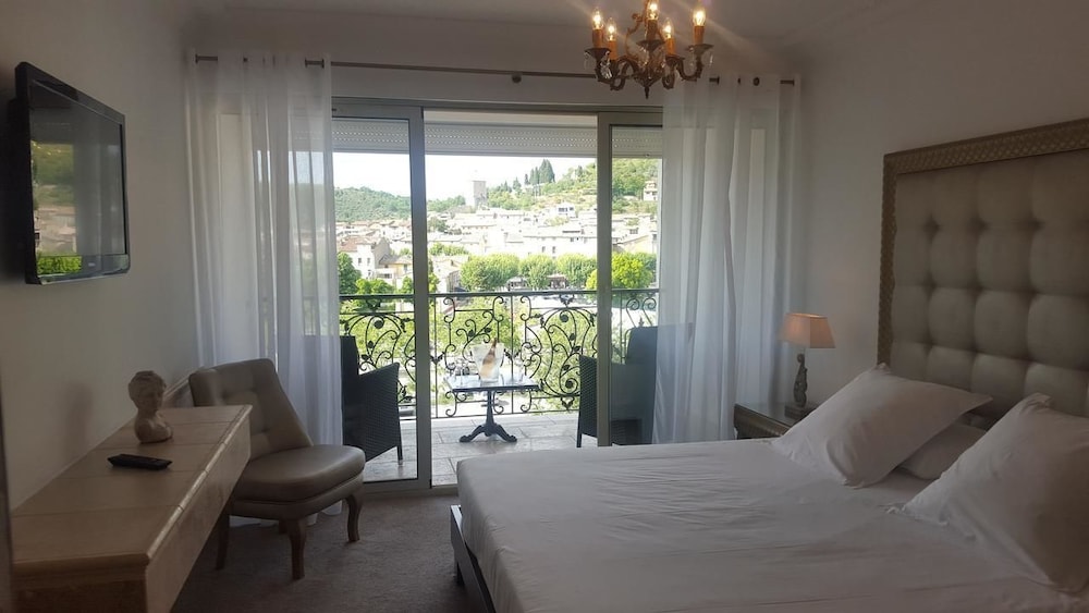 Hotel les deux lions in Riez, France