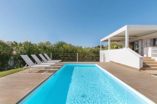 Villa Angelina Con Piscina E Giardino Privato a Pochi Passi Dalla Spiaggia di Campus — 4-Star Luxury Hotel in Villasimius, Italy
