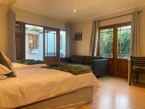 Cozy garden Guest Suite in charming Claremont