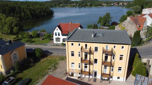 Alt Berliner Schwanenhof Ferienwohnungen Lychen — 4-Star Luxury Hotel in Lychen, Germany