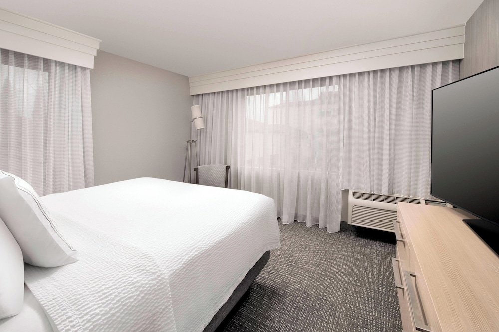 Courtyard By Marriott Portland Hillsboro - photo 10