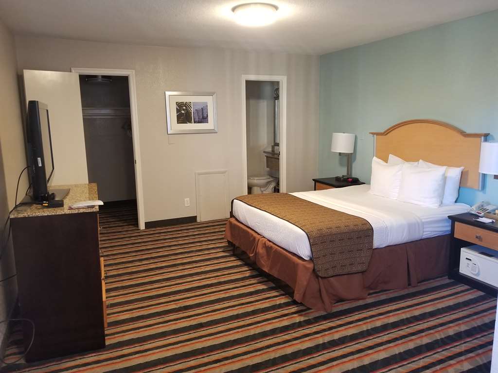 Best Western Plus Holiday Sands Inn & Suites - photo 17