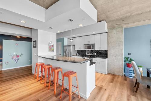 1700 Bassett Unit 818 — 4-Star Luxury Hotel in Denver, United States