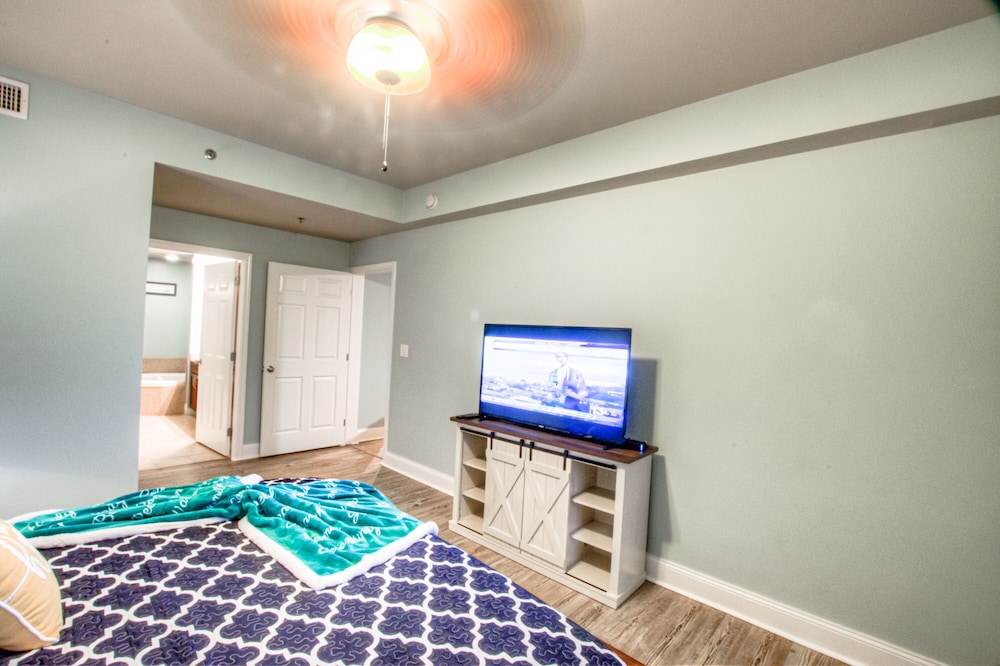 Laketown Wharf Resort by Aneliya's Rentals - photo 224