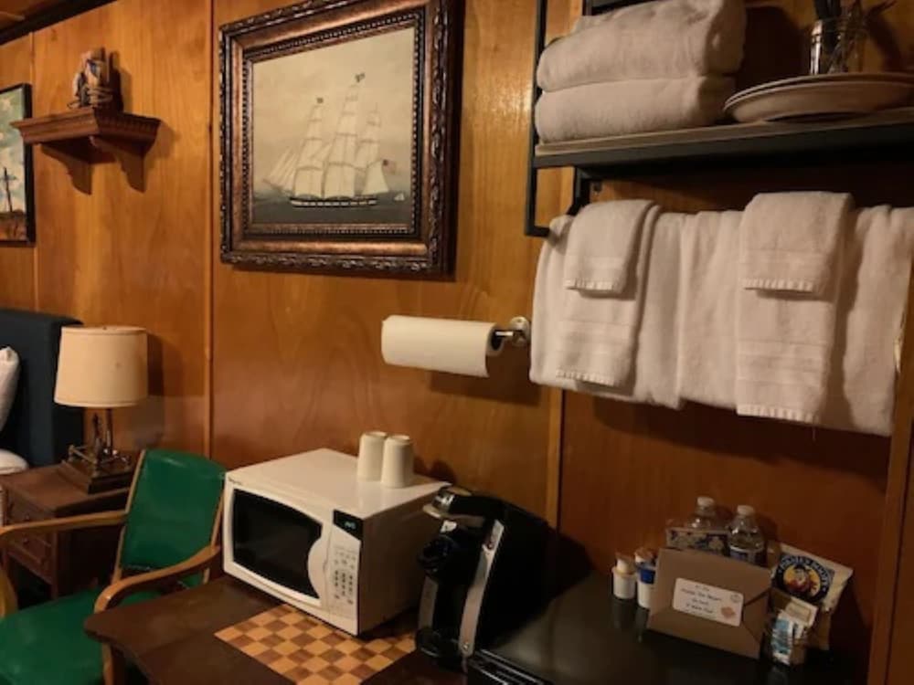 Anchor Inn Resort - photo 10