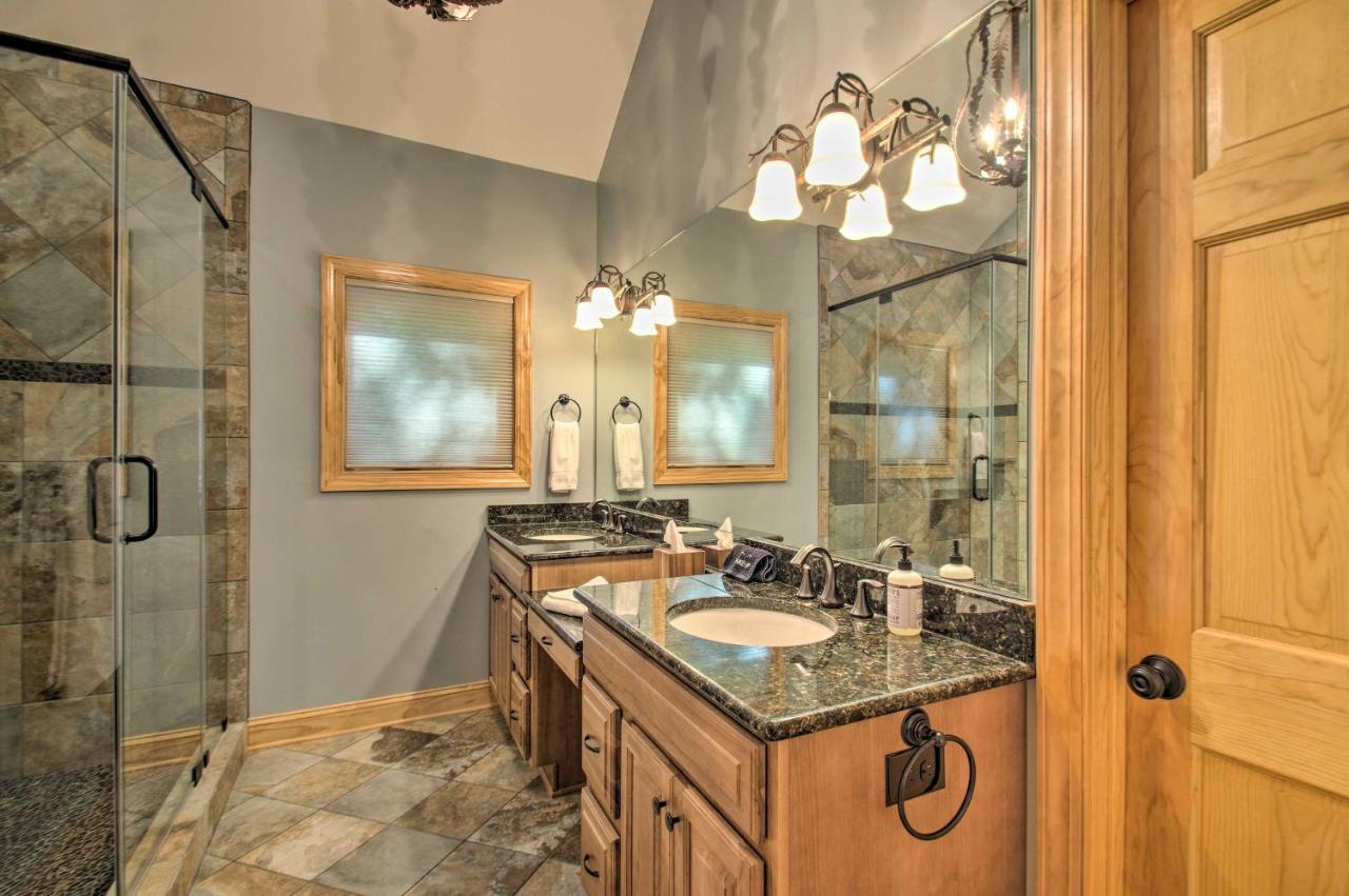 Luxe Wintergreen Resort Escape with Hot Tub - photo 15