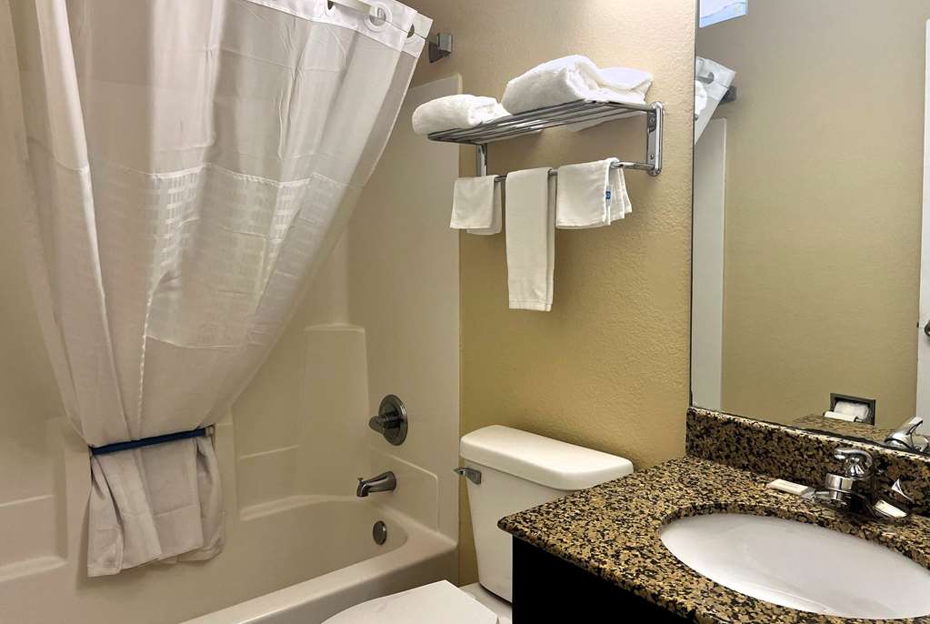 Super 8 by Wyndham Indianapolis NE Castleton Area - photo 29
