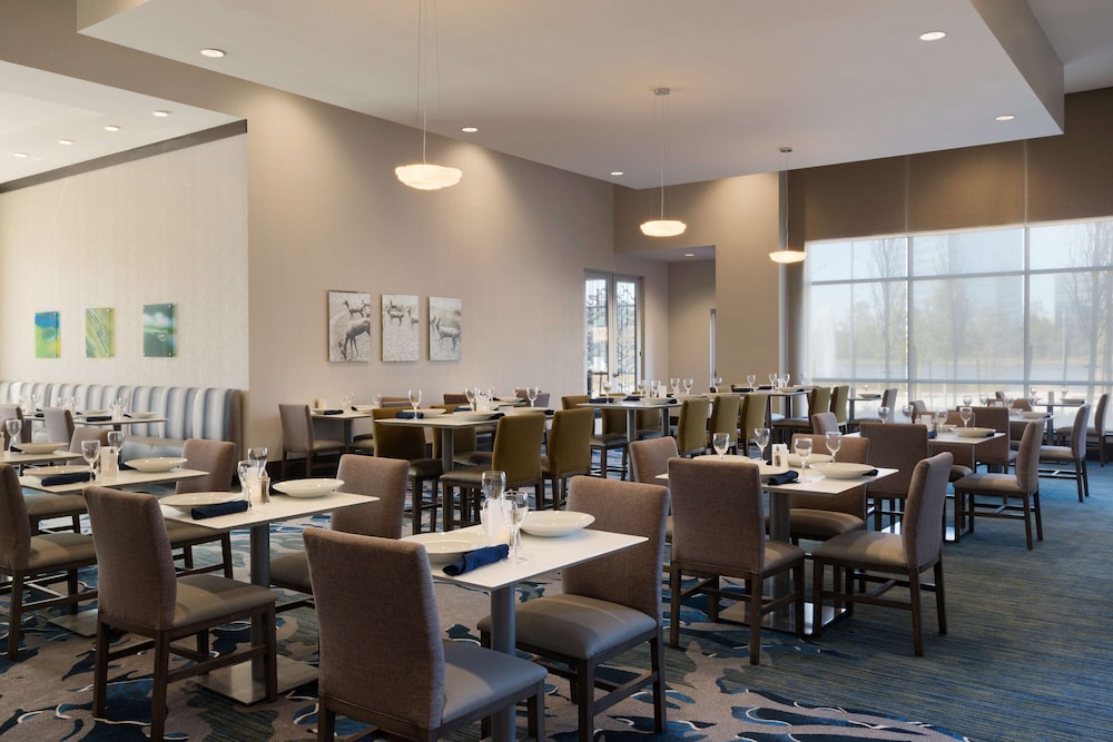 Embassy Suites by Hilton The Woodlands at Hughes Landing - photo 30