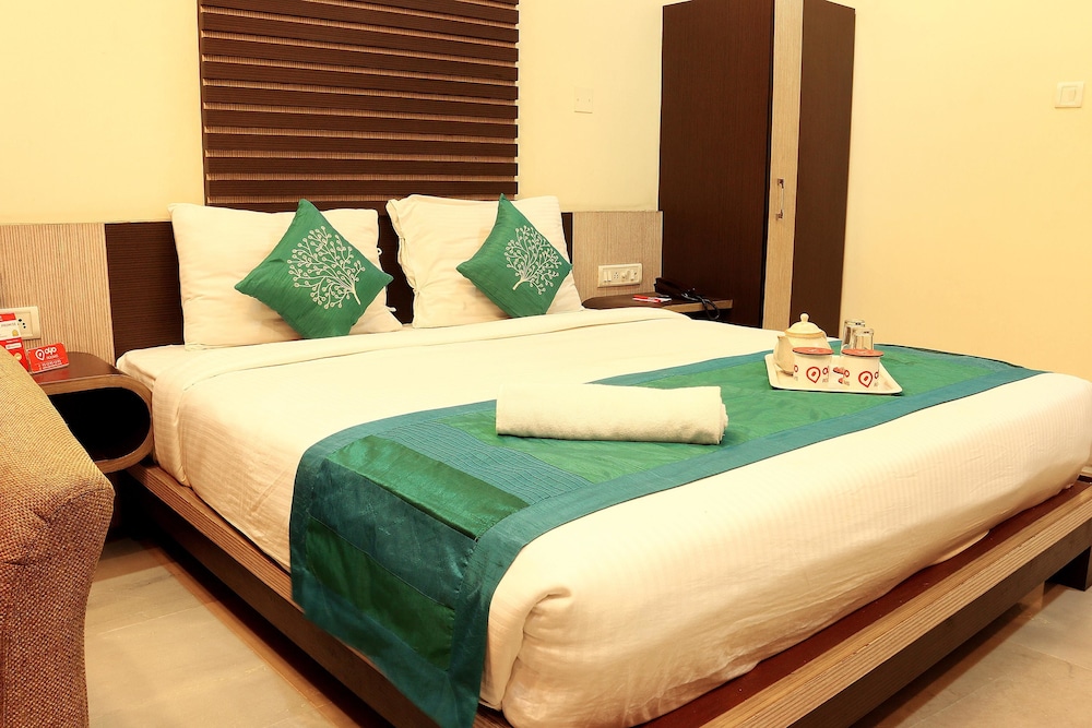 Oyo 1805 Blue Orchid Corporate Inn