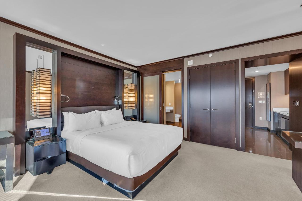 Vdara Studio Suite 011 Pool View Free Valet Parking