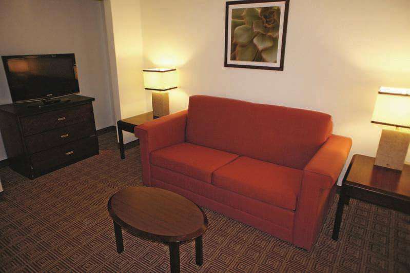 La Quinta Inn & Suites by Wyndham Lakeland East - photo 13