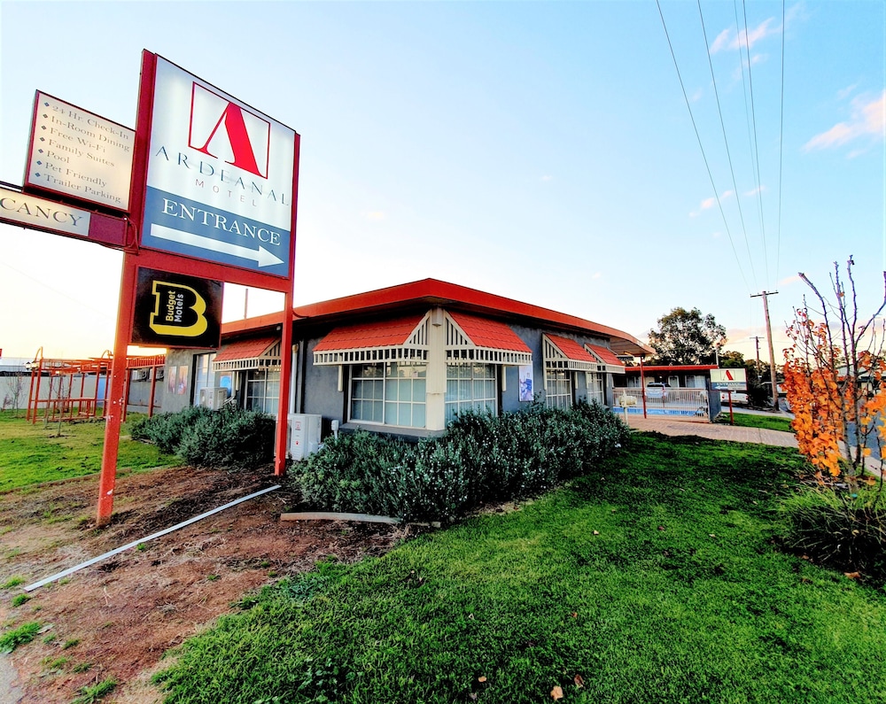 Ardeanal Motel in West Wyalong, Australia