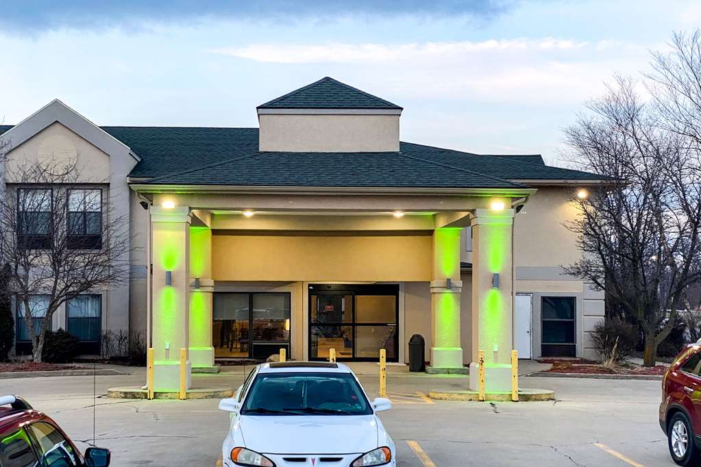 Quality Inn Michigan City South - photo 3