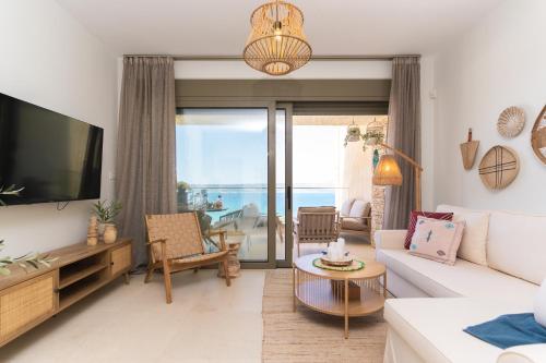 Kymvari Stunning sea view elegant apt infinity shared pool — 4-Star Luxury Hotel in Kalyves, Greece