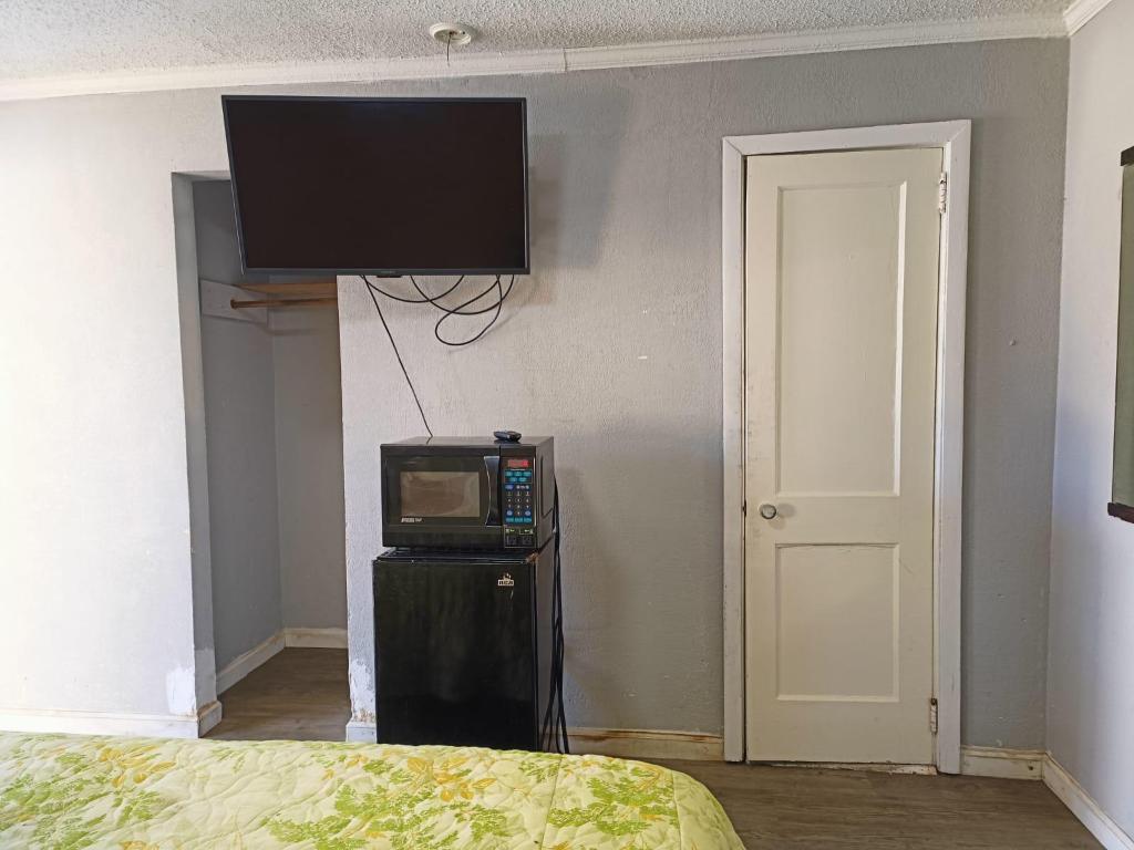 Crown Inn By Oyo Orangeburg Hwy 301 - photo 30