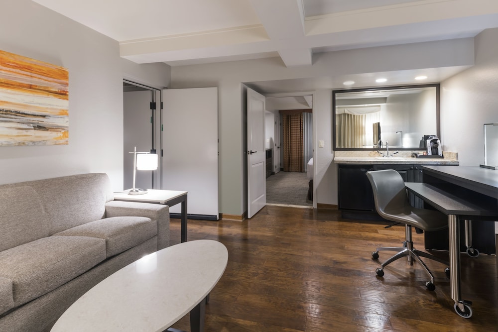 Holiday Inn & Suites Phoenix Airport North by IHG - photo 10