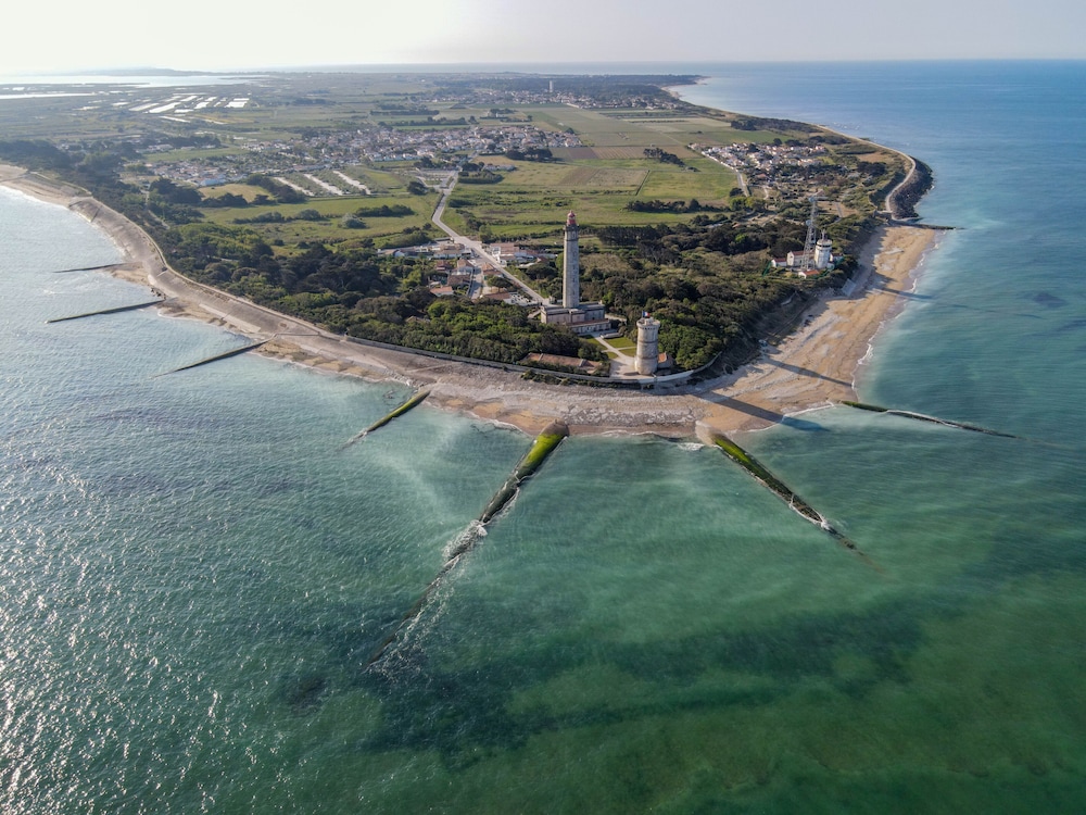 Camping Les Pérouses — 4-Star Luxury Hotel in La Rochelle, France