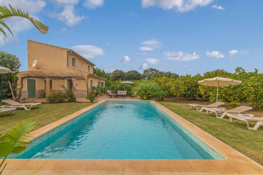 Buger 3071 89 Mallorca — 4-Star Luxury Hotel in Buger, Spain